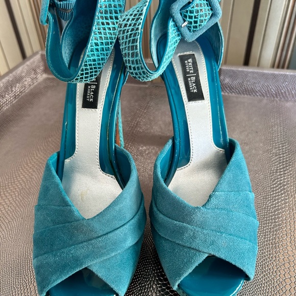 WHBM platform heels in aqua blue suede - Picture 2 of 10